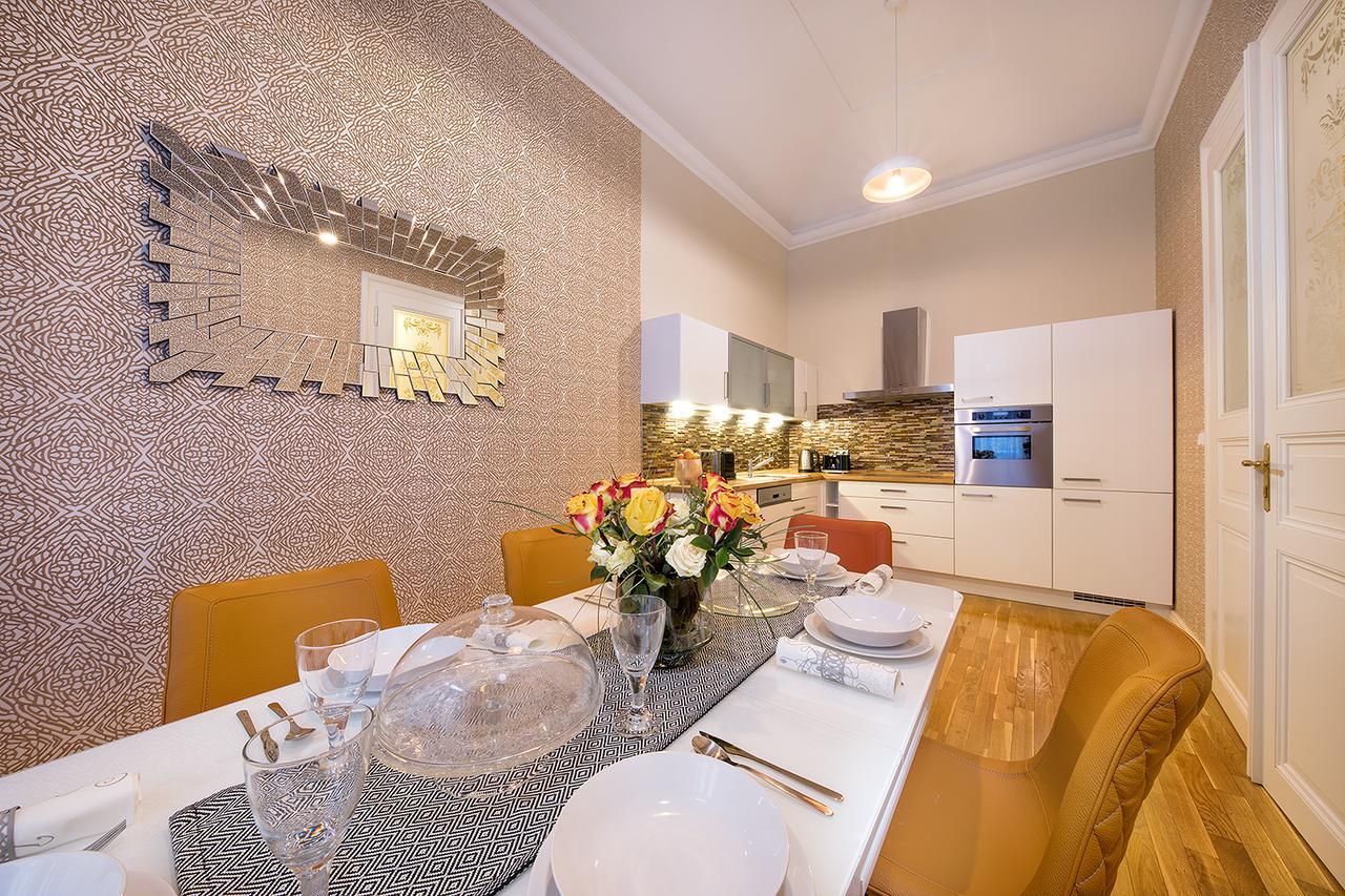 Prague Days - Luxurious Apartments Lesser Town Buitenkant foto